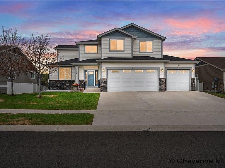 1054 Marie Ln photo 1