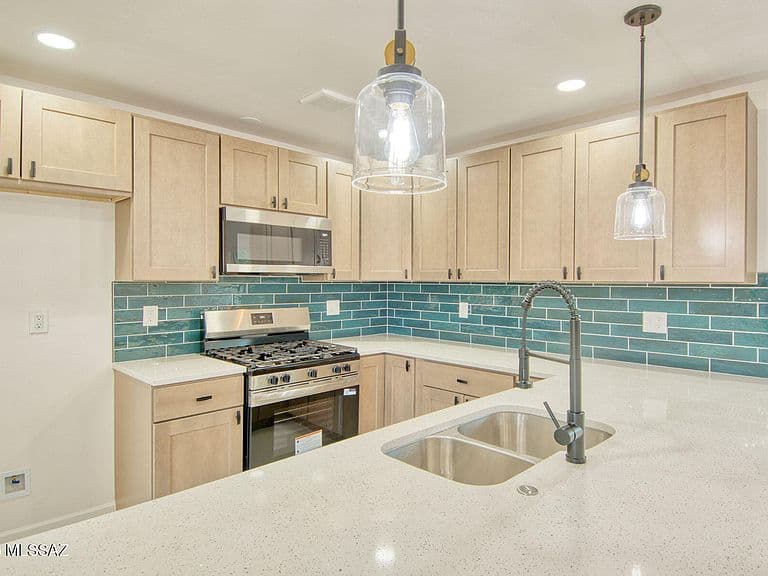 2303 E Beverly Dr photo 3