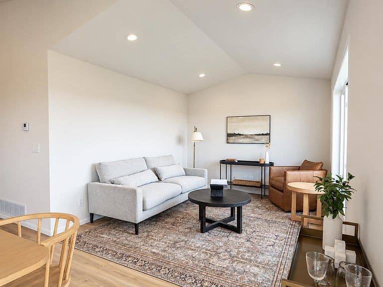 315 Lionheart Dr photo 5