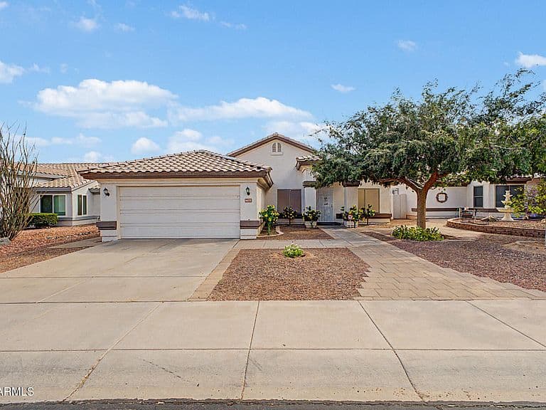 4625 E LAVENDER Lane photo 1