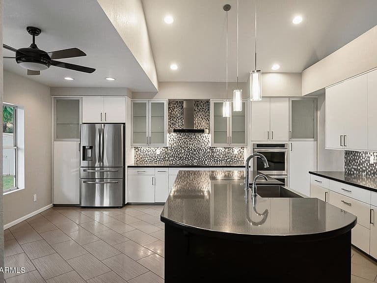4978 E Aire Libre Avenue photo 3