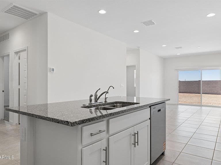 5576 E Darwin Drive photo 4