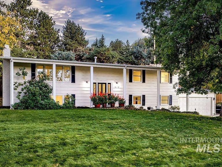 533 E Curling Dr photo 1
