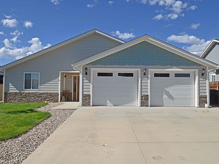 1721 Lookout Point Dr photo 1