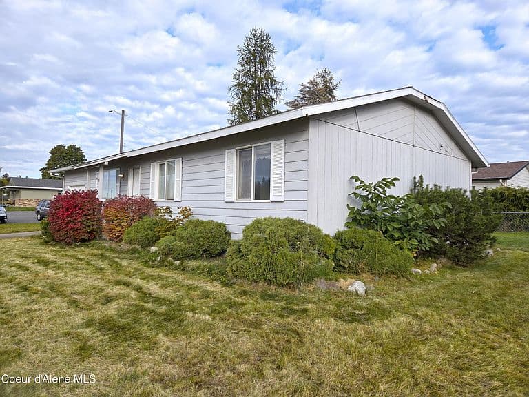 302 W 12th Ave photo 2