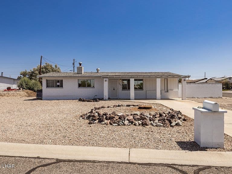 2090 Alta Vista Dr photo 1