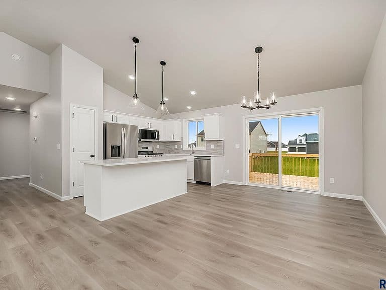 2205 E Alexa St photo 5