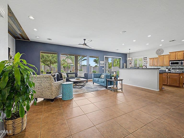 2972 E WINGED FOOT Drive photo 4