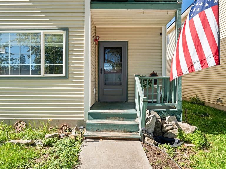 315 S 6th St photo 2