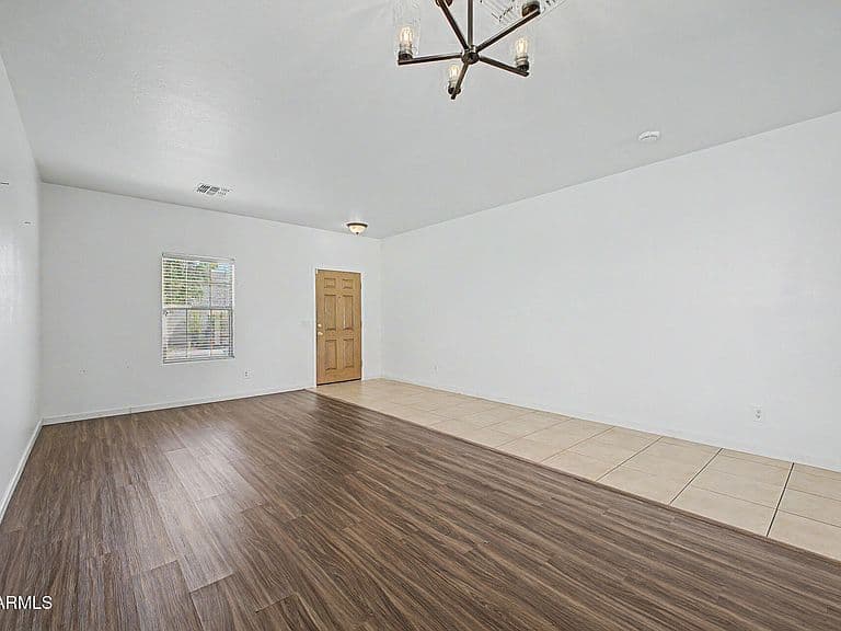 3640 W WAYNE Lane photo 5