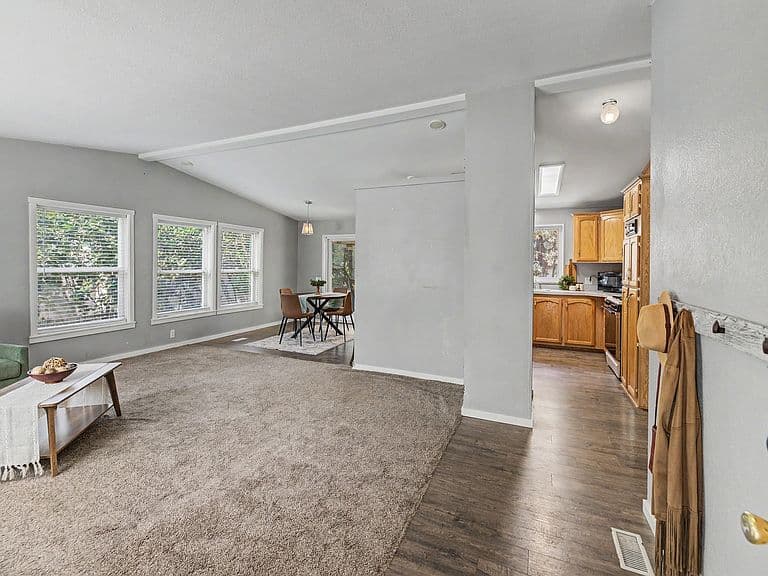 436 Barney St photo 3