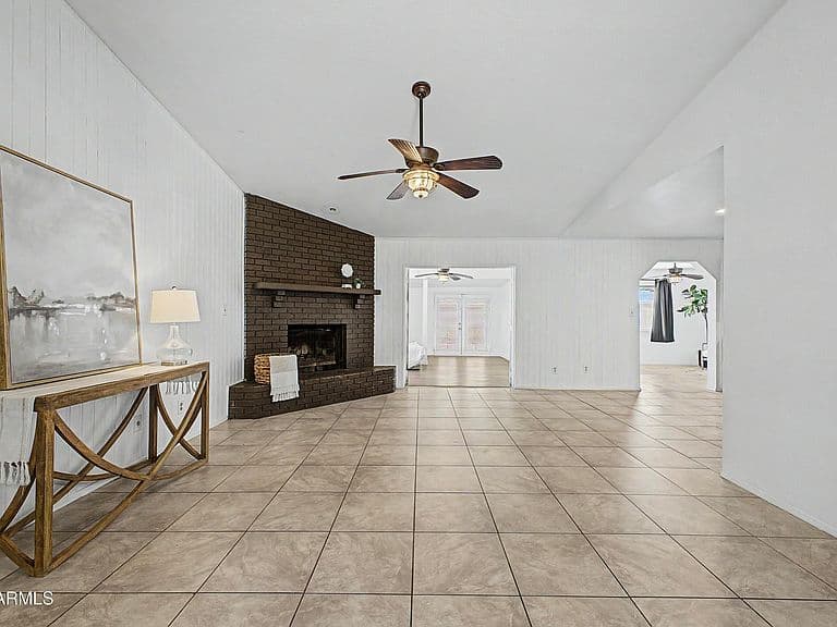 2657 E ISABELLA Avenue photo 4