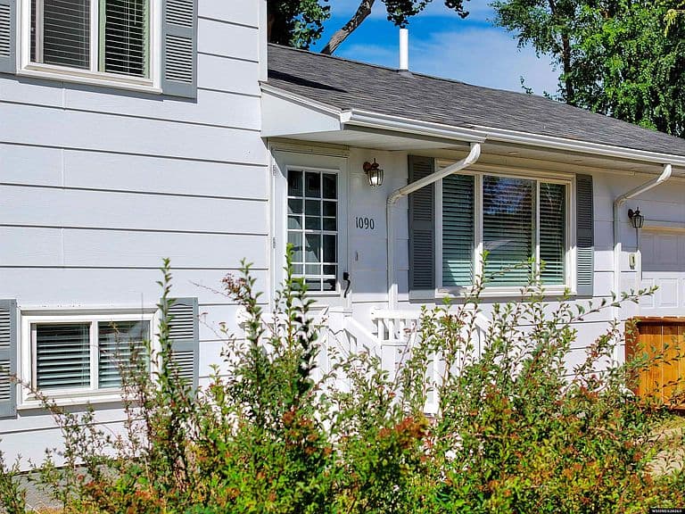 1090 Black Blvd photo 3
