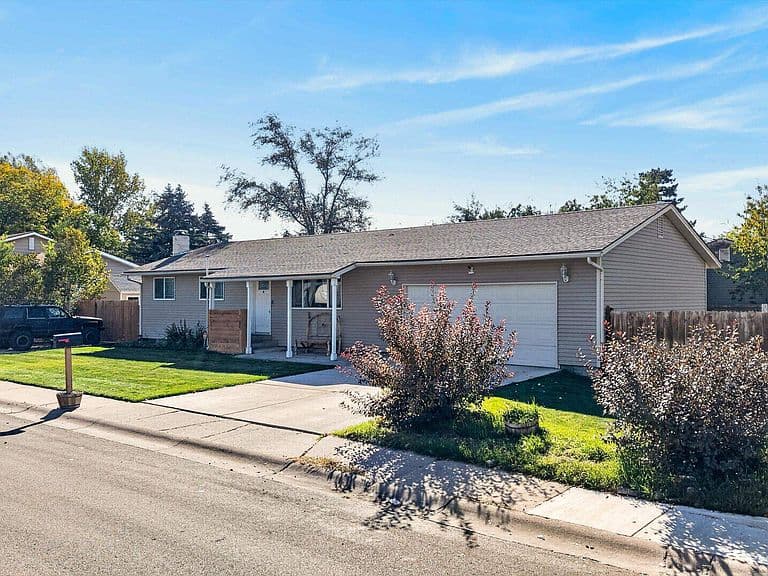 785 Gloria St photo 3