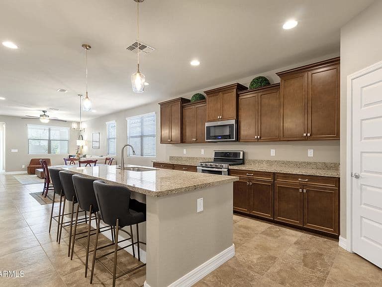 2917 W LAREDO Lane photo 2