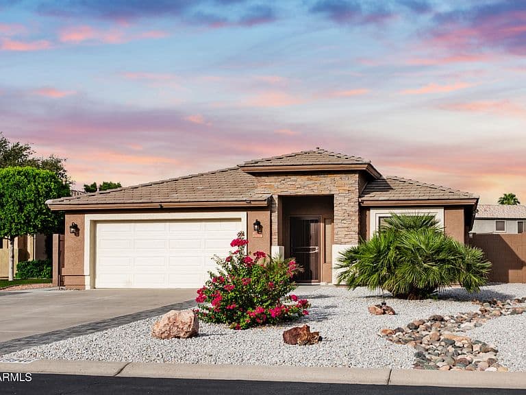 15946 W MARCONI Avenue photo 3