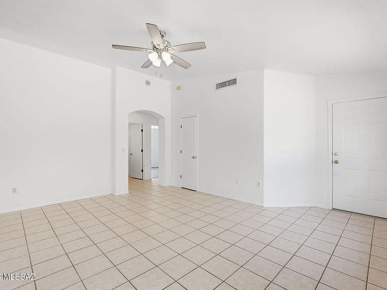 1654 W Sauvignon Dr photo 3