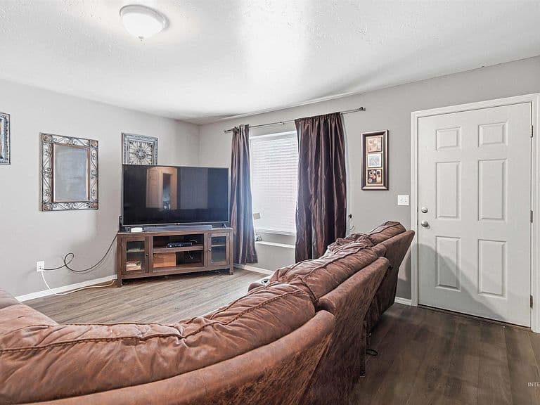 5506 S Pepperview Way photo 3