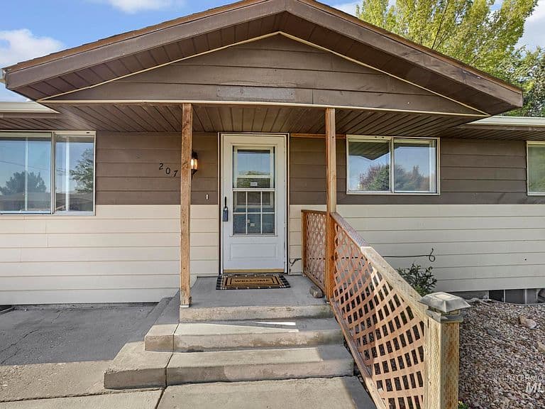 207 Sage St photo 3