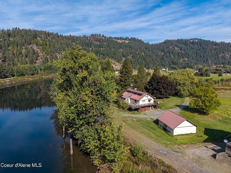 826 Riverdale Dr photo 2