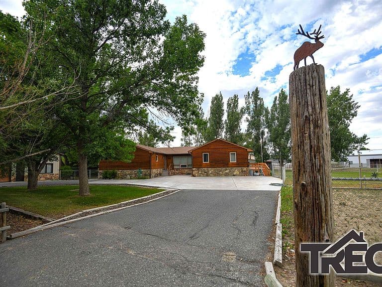 1040 Road 1 photo 3