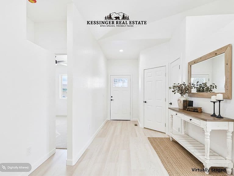 272 Park Ave photo 3