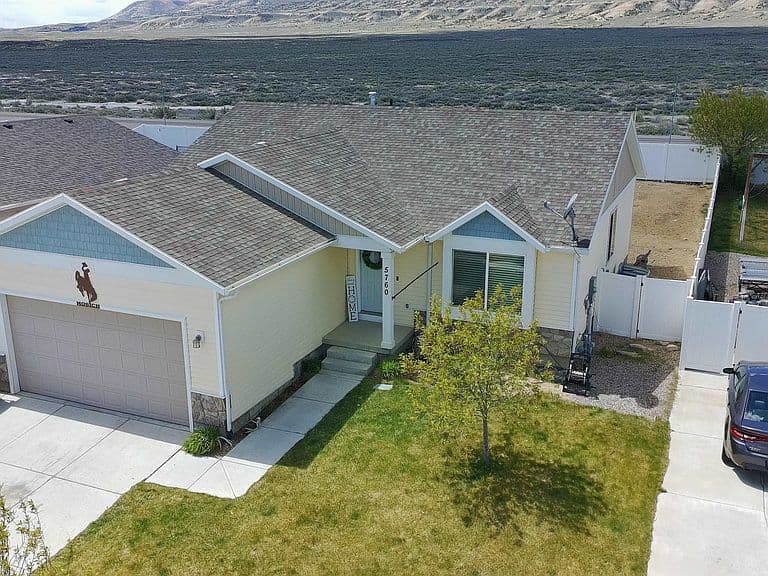 5760 Sun Ridge Dr photo 1