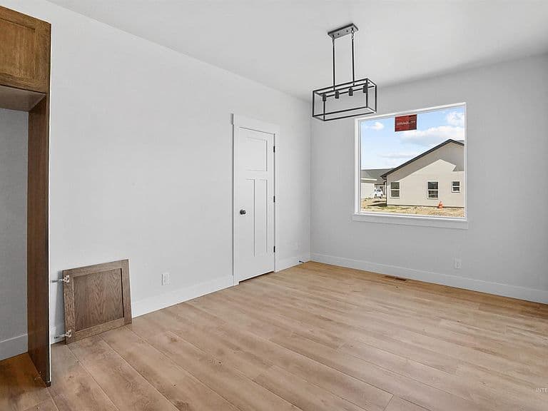 1504 Belle Dr photo 5