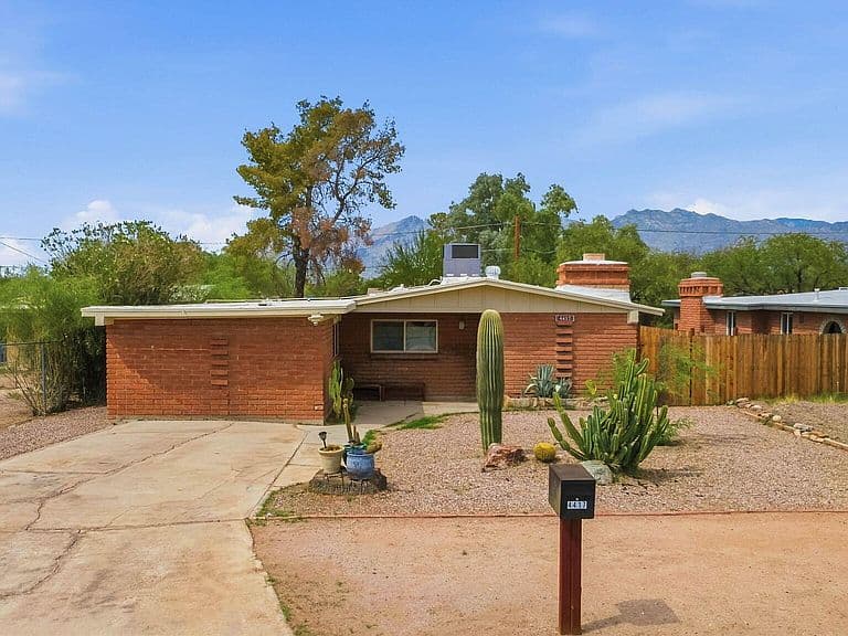 4417 E Lester St photo 1