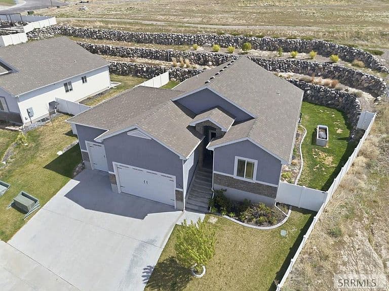1099 Dolostone Dr photo 3