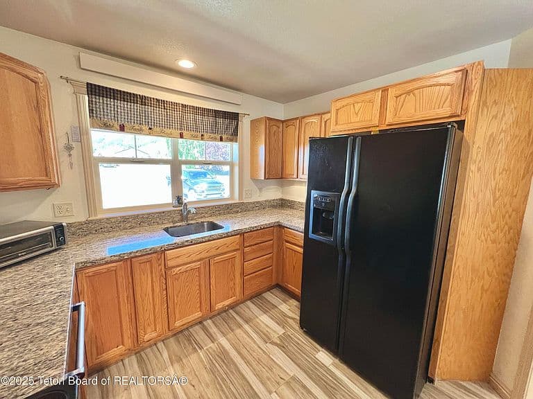 233 Butte Dr photo 4