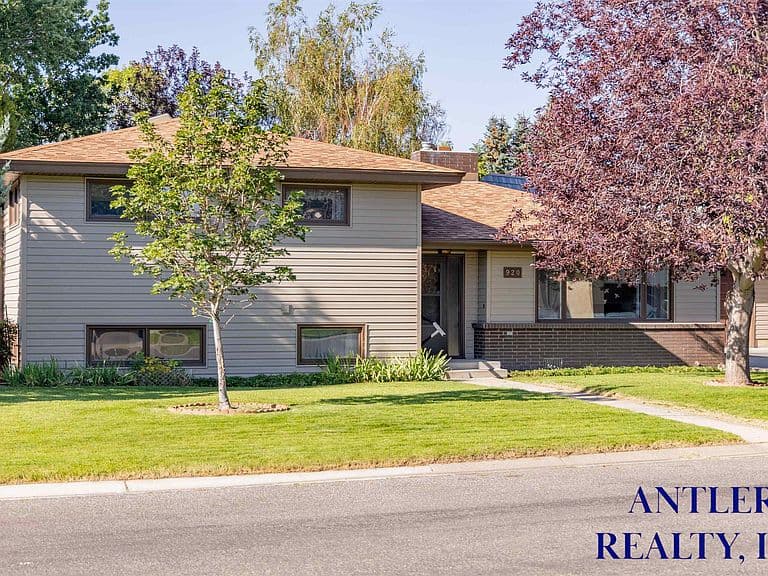 920 Aspen Dr photo 5