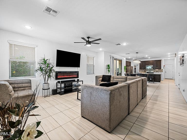 15245 W SHERMAN Street photo 5