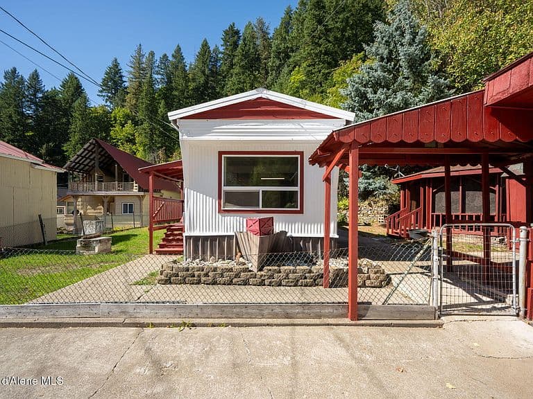 153 Burke Rd photo 5