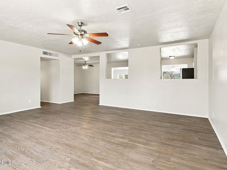 1406 W ANDERSON Drive photo 5