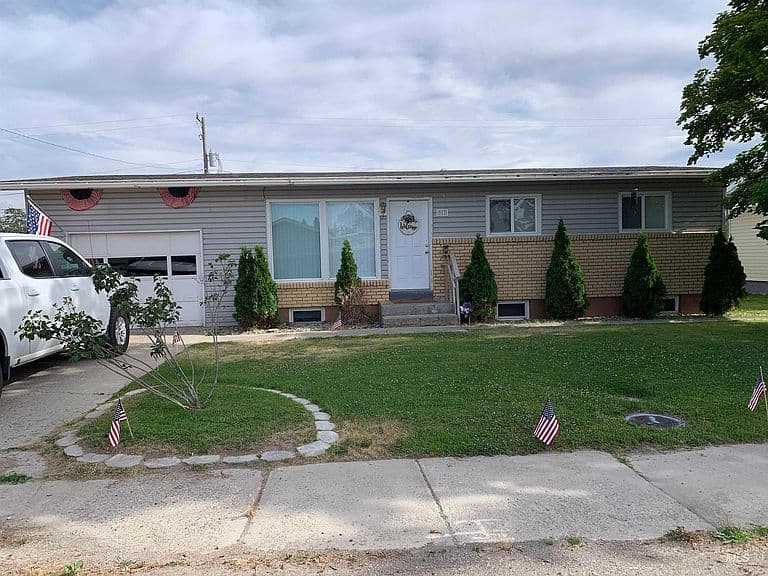 917 15th Dr photo 1