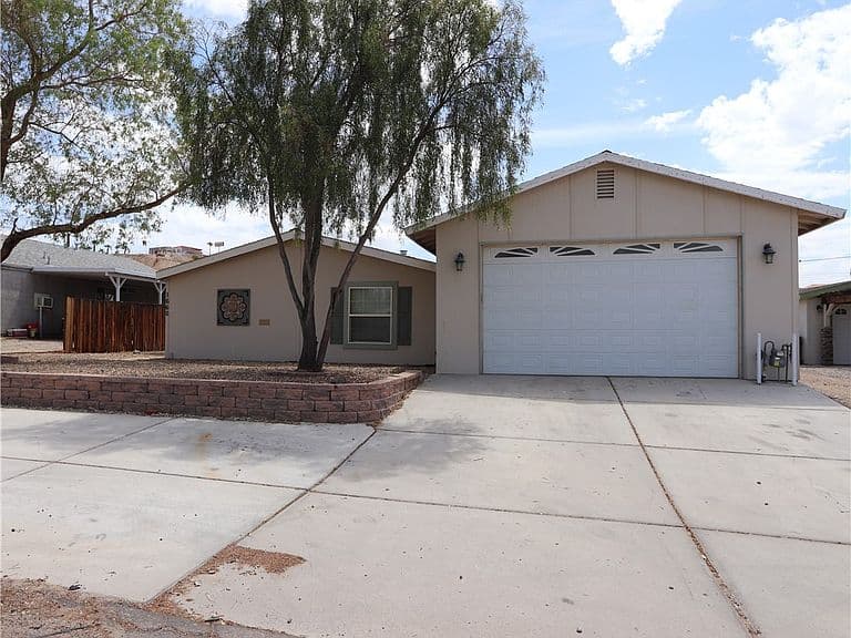 1660 Nottingham Drive photo 2