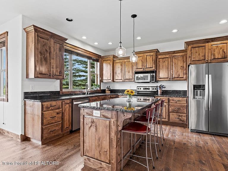 8180 Cutthroat Ln photo 3