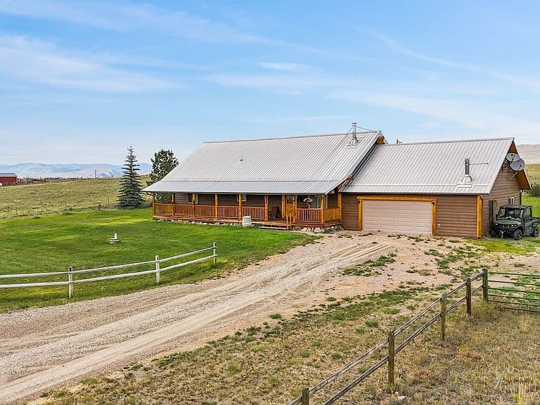 5824 Racehorse Loop photo 3
