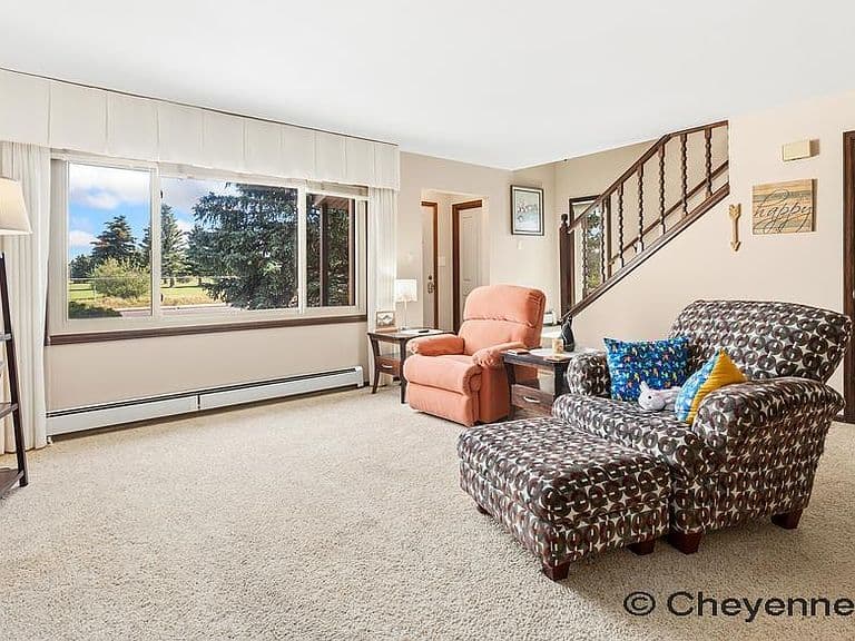 338 Manewal Dr photo 4