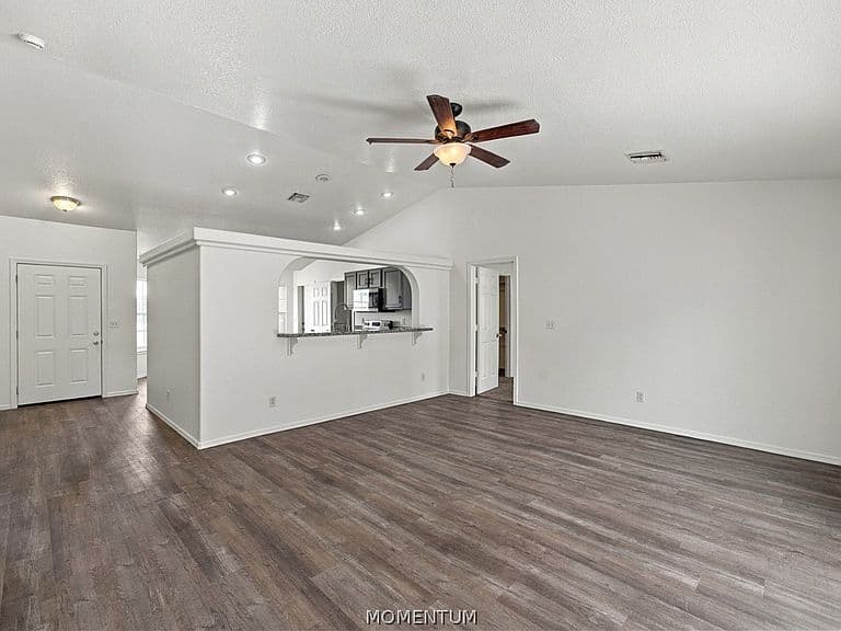 1566 Kalil Drive photo 4