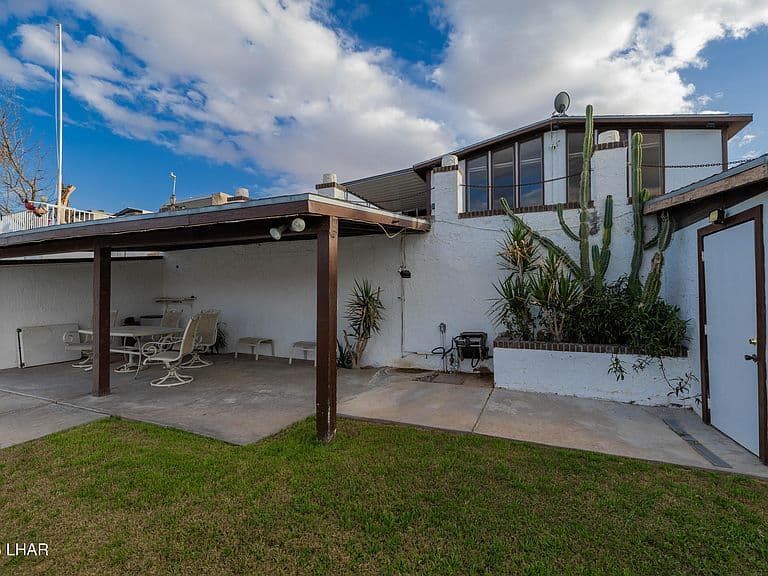 434 E Riverfront Dr photo 5