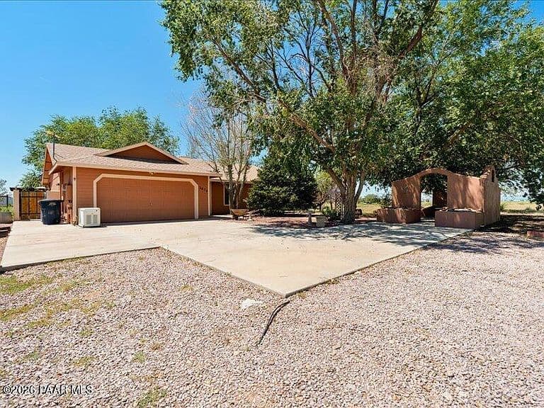 2075 W Big Chino Rd photo 2