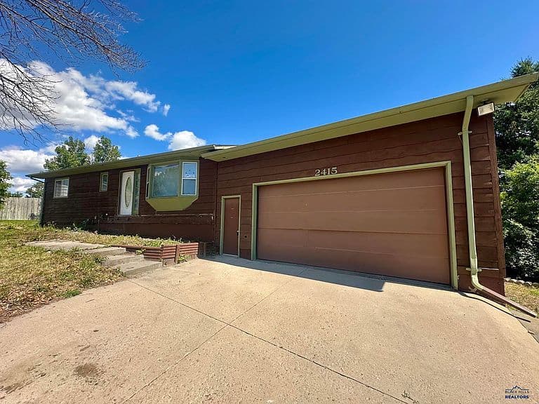 2415 E Wls photo 2