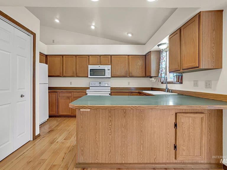 183 Rainbow Dr photo 2