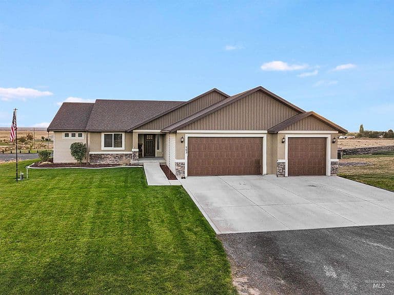 583 Smokey Mountain Dr photo 1