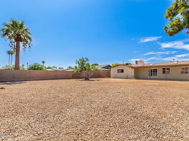 2118 E Carson Drive photo 2