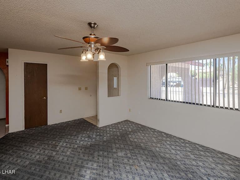 2042 Cosnina Dr photo 4