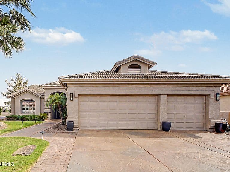 9841 E EMERALD Drive photo 1