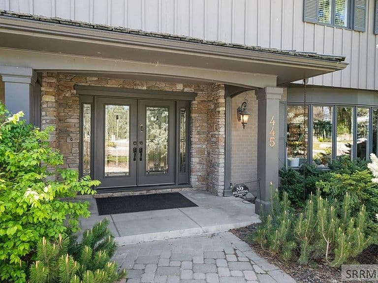 445 Gustafson Dr photo 3